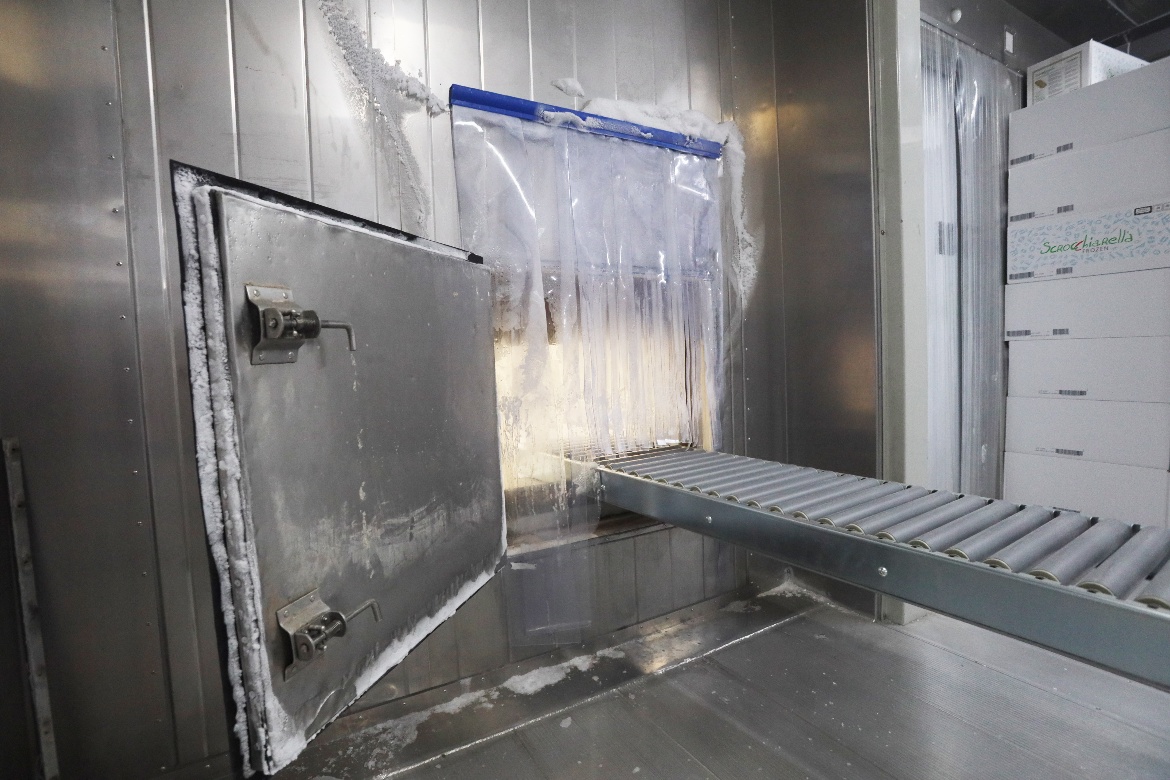 Conveyor 2 - ArcticBlast Container Inside